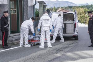 Uccide la moglie e si toglie la vita nel Torinese