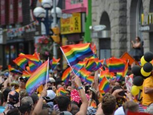 La rieducazione gender a scuola. Arriva il corso promosso dai gruppi Lgbt