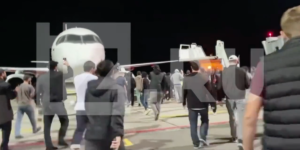 Una folla ha attaccato un aereo atterrato da Israele, in Russia