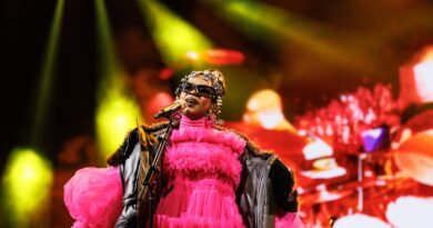 Lauryn Hill torna sul palco con un guardaroba perfettamente eclettico