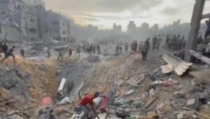 Bombe sui campi profughi a Gaza, ‘decine di morti’