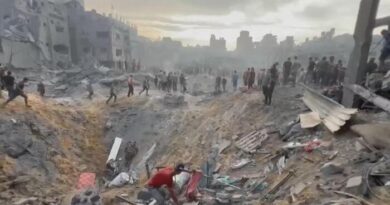 Bombe sui campi profughi a Gaza, ‘decine di morti’