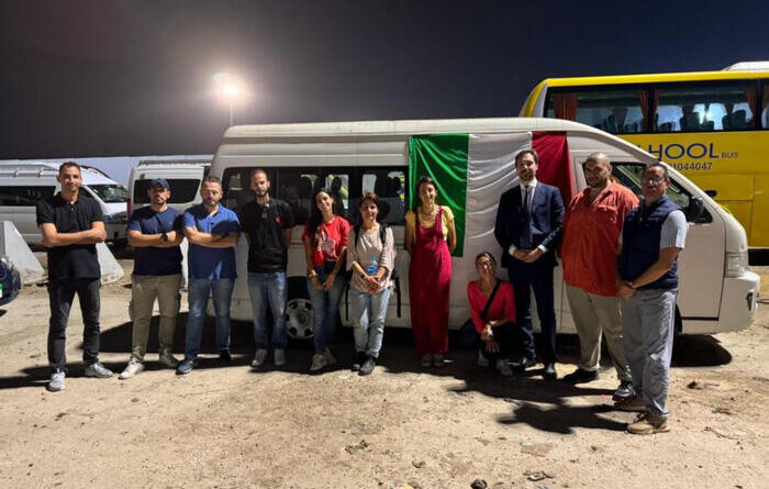 I primi italiani lasciano la Striscia di Gaza: ‘Stanno bene’