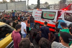 Hamas blocca uscita da Rafah, raid su scuola uccide bimbi