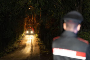 Coniugi trovati morti dal figlio nel Milanese, è omicidio-suicidio