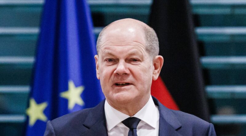 Schiaffo alla sinistra. Scholz ci copia sui migranti: procedura d’asilo anche nei Paesi terzi