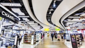 Duty free: il 40% degli acquisti sono cosmetici o profumi. Ecco perché