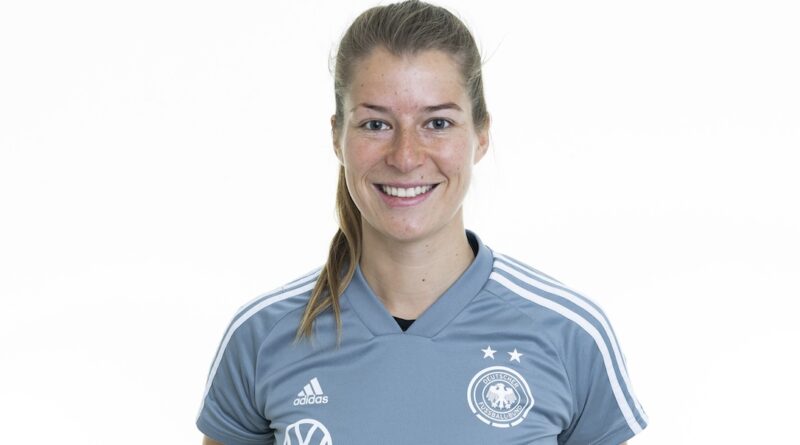 La squadra di calcio dell’Union Berlino ha nominato Marie-Louise Eta vice allenatrice: è la prima donna ad assumere questo ruolo nel massimo campionato maschile di calcio tedesco