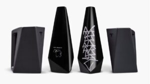 CyberBeer di Tesla nel mirino dei fan: “birra scadente in bottiglie arrugginite”