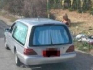 Il carro funebre e la squillo, scandalo in provincia a Bari