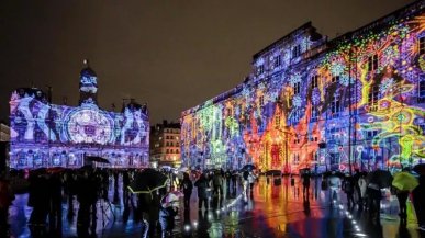 Lione nel ponte dell’Immacolata diventa Ville Lumière: lo spettacolo del Festival delle luci, il più grande del mondo