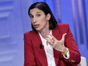 La sinistra e gli intellettuali accusano il governo, non il killer