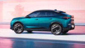 La nuova Peugeot 3008 senza segreti: allestimenti e prezzi per l’ibrida o elettrica
