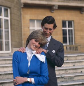 La camicetta del ritratto di fidanzamento della principessa Diana sarà messa all’asta