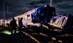 Treno travolge camion, morti i due conduttori