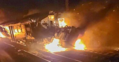 Treno travolge camion, due vittime