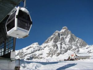 Follia in Valle d’Aosta. “È un nome fascista”. E Cervinia diventa Le Breuil