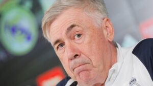 Bellingham, il Golden Boy e i paragoni Real. Ancelotti: “Ha molte cose di…”