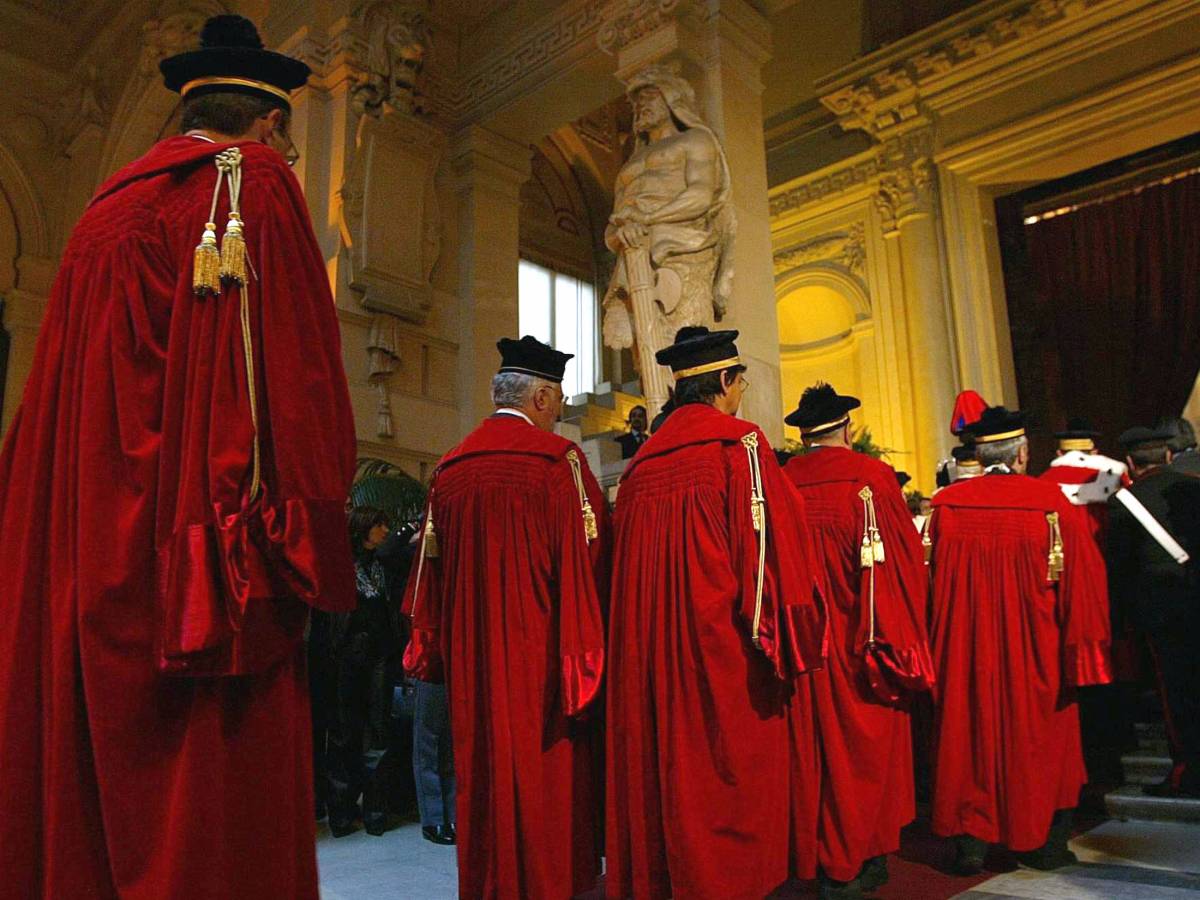 Il sondaggio che gela le toghe e che dà ragione a Crosetto