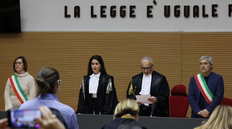 La Corte d’Assise di Brescia ha condannato all’ergastolo le due figlie di Laura Ziliani e il fidanzato di una di loro per l’omicidio della donna, uccisa nel 2021