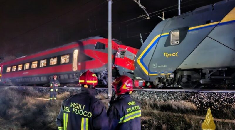 Scontro tra due treni a Faenza, lungo la linea ferroviaria Bologna-Rimini: 17 feriti