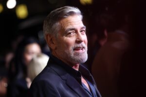 George Clooney racconta uno dei suoi primi lavori: “Tagliavo il tabacco per 3,30 dollari l’ora”