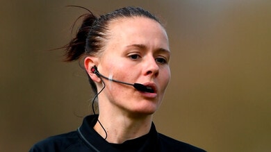 Primo arbitro donna in Premier League: chi è e che partita dirigerà