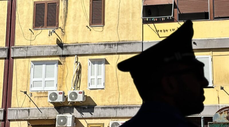 Perché le operazioni di polizia si fanno quasi sempre all’alba?