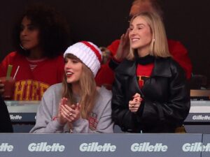 Taylor Swift abbraccia uno stile vacanziero e accogliente