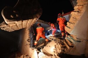 Cina, sale ad almeno 118 morti il bilancio del sisma nel Gansu