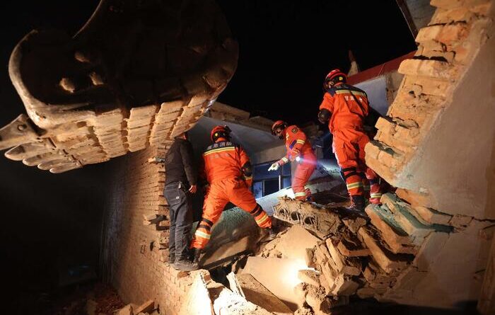 Cina, sale ad almeno 118 morti il bilancio del sisma nel Gansu