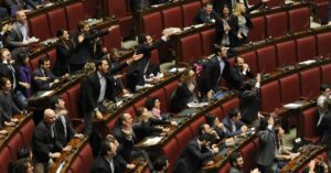 Il governo rinvia sul Mes, le opposizioni abbandonano la commissione Bilancio