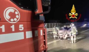 Scontro frontale tra 2 auto nel Fiorentino, 3 morti