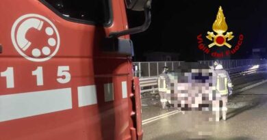Scontro frontale tra 2 auto nel Fiorentino, 3 morti