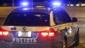 Maxi rissa fra 20 persone al McDonald’s, feriti buttafuori e 33enne