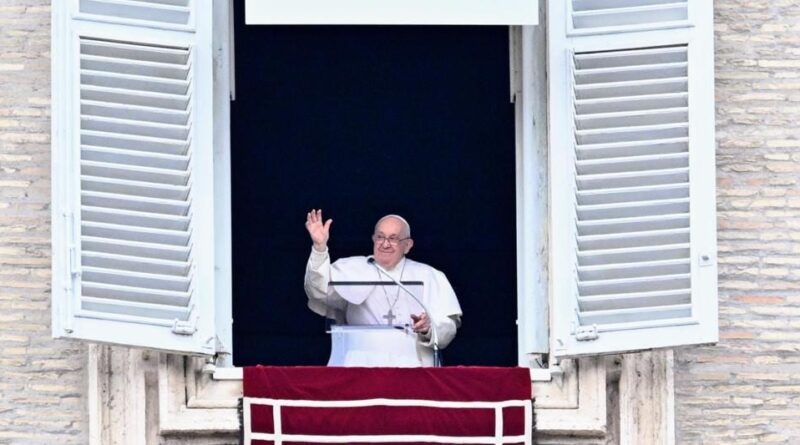 Il Papa: seguite a pregare per me, c’è bisogno