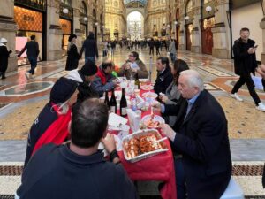 “È abusivo”. E multano il pranzo dei senzatetto