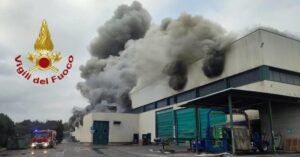 Rifiuti, sull’incendio di Malagrotta la procura di Roma indaga per rogo doloso