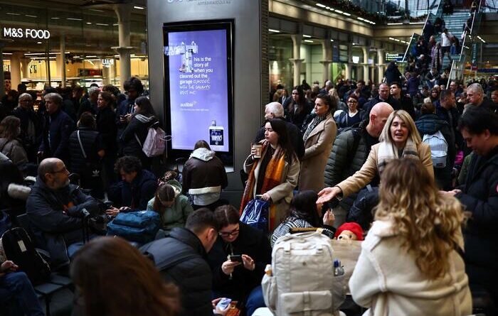 Il maltempo ferma gli Eurostar a Londra, 30 mila bloccati