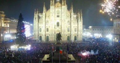 Guerriglia urbana e sassi sulla polizia: il capodanno violento di Milano