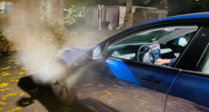 Allarme incendio per Tesla… ma in realtà era solo vapore