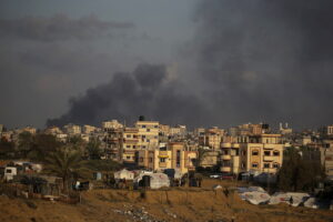 Gaza, media palestinesi: 16 morti e 50 feriti in nuovi raid di Israele