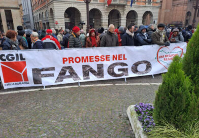 Meloni a Forlì incontra von der Leyen, i manifestanti gridano: ‘Rispetto, è solo una passerella’