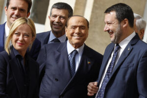 Applausi per Berlusconi e inno avviano la festa per i 30 anni di Forza Italia