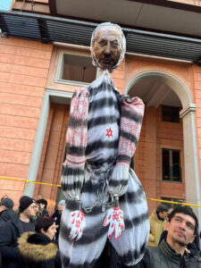 Migliaia in piazza per la Palestina, tensioni a Milano