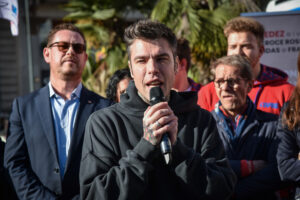 Fedez lancia l’allarme, carenza del farmaco per gli enzimi del pancreas