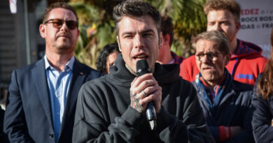 Fedez lancia l’allarme, carenza del farmaco per gli enzimi del pancreas