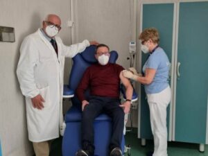 Un vaccino contro il cancro. La prima dose a Napoli: ecco come funziona