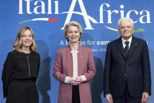 Il presidente Mattarella apre il vertice Italia-Africa, insieme lontano