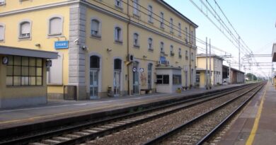 Travolto da un treno mentre lavora: morto operaio 51enne a Brescia